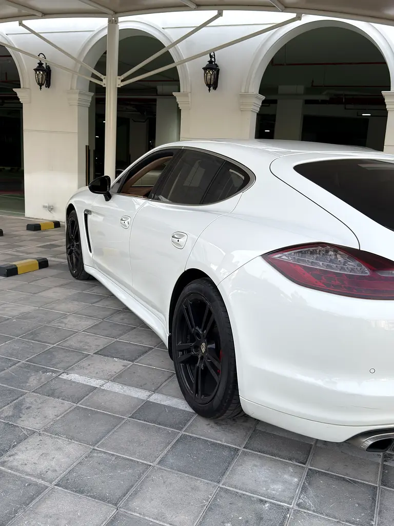 PORSCHE Panamera 4S 2012 - photo 6 - Import Émirats | International Cars