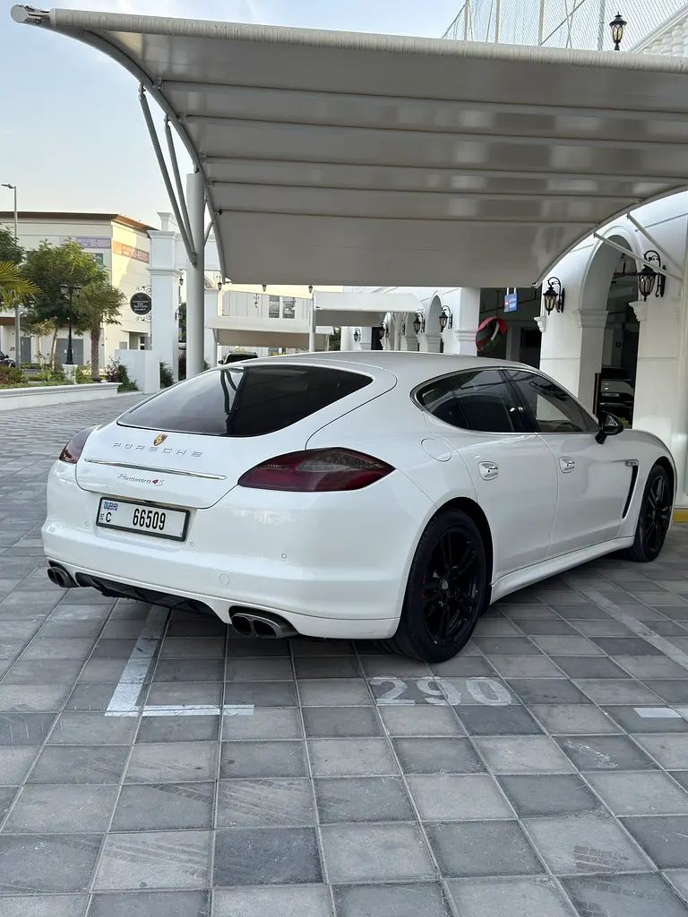 PORSCHE Panamera 4S 2012 - photo 7 - Import Émirats | International Cars