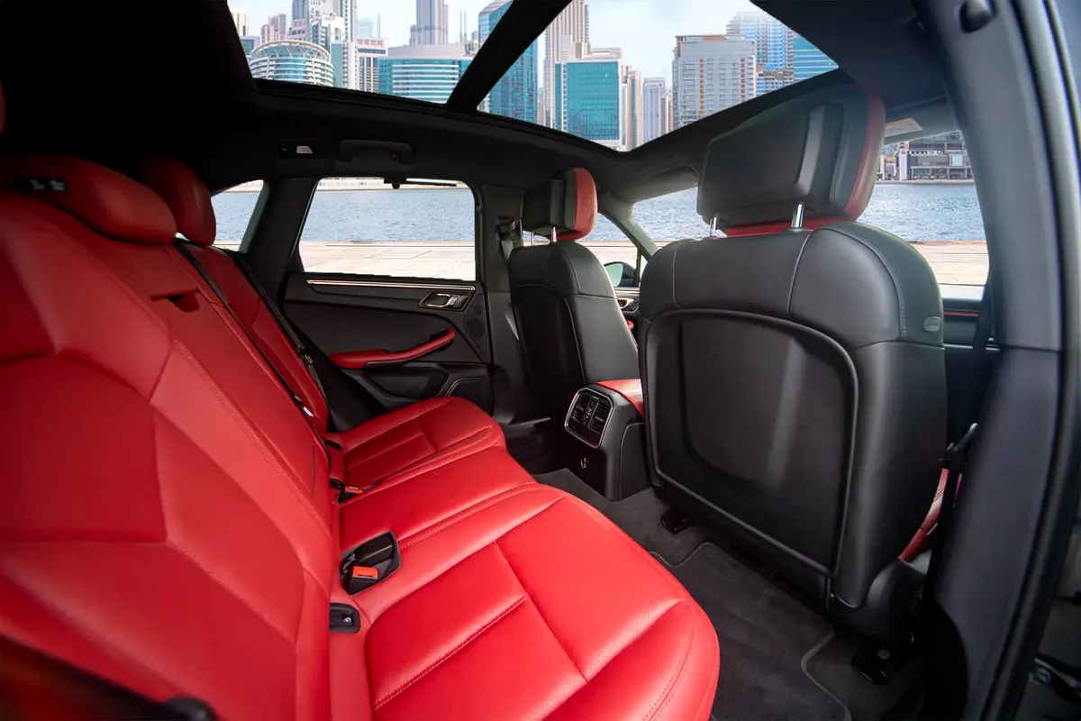 PORSCHE Macan Standard 2023 - photo 11 - Import Émirats | International Cars