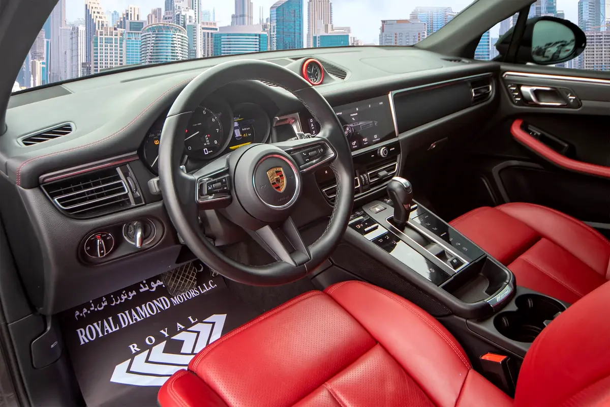 PORSCHE Macan Standard 2023 - photo 7 - Import Émirats | International Cars