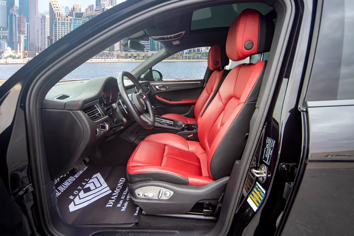 PORSCHE Macan Standard 2023 - photo 8 - Import Émirats | International Cars