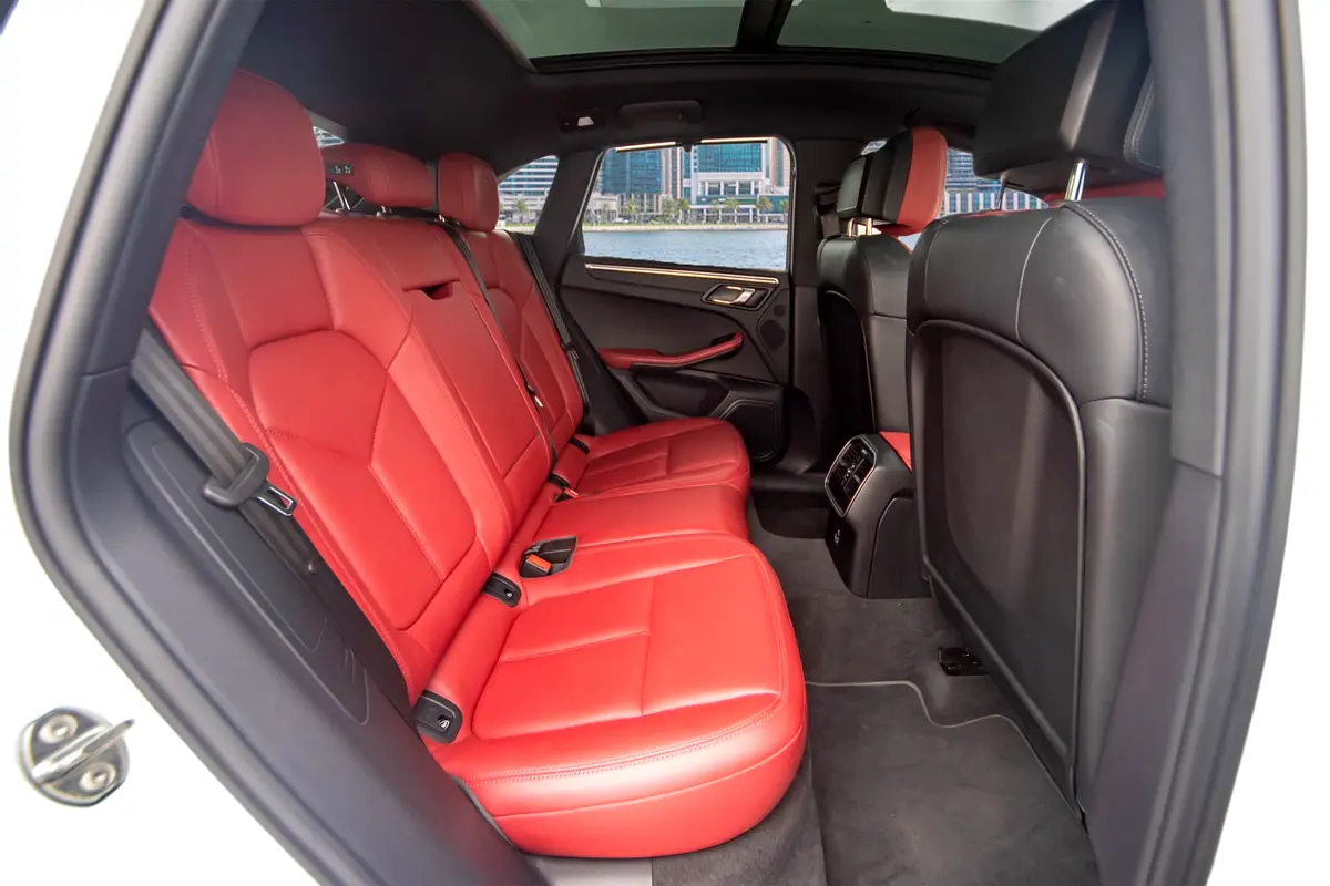 PORSCHE Macan Standard 2023 - photo 10 - Import Émirats | International Cars