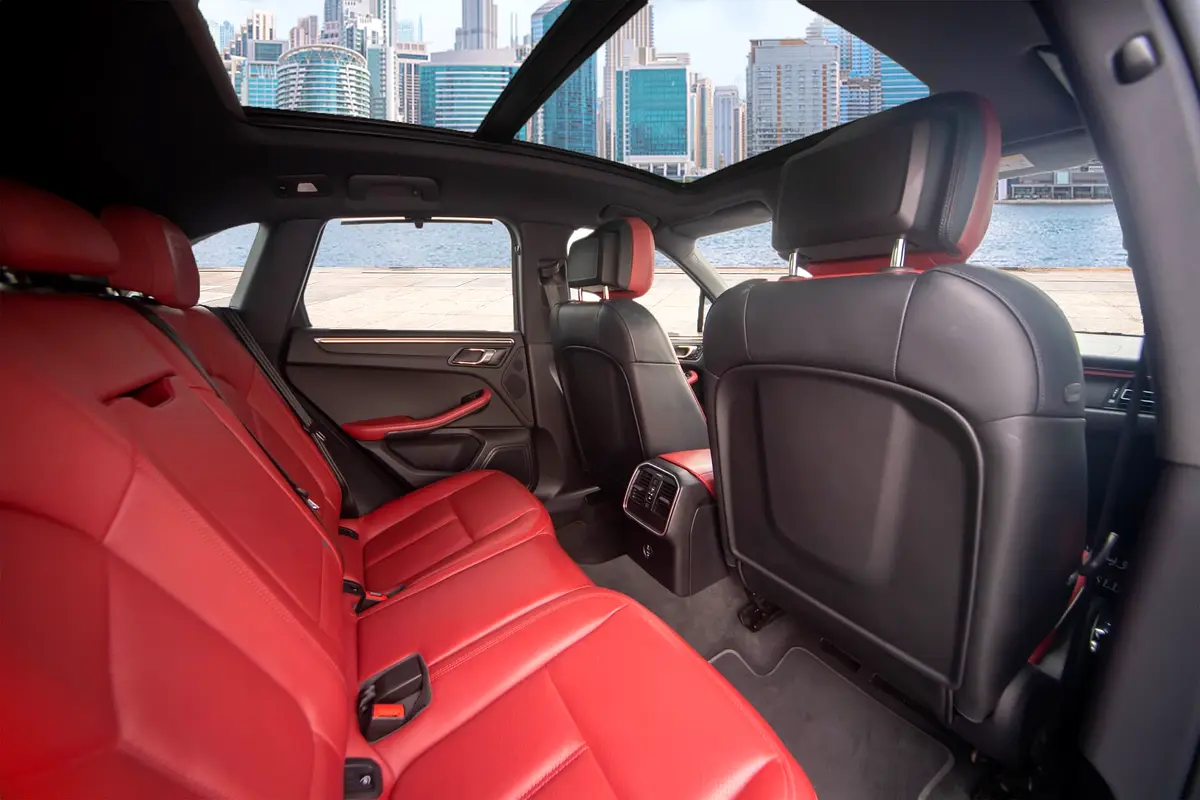 PORSCHE Macan Standard 2023 - photo 11 - Import Émirats | International Cars