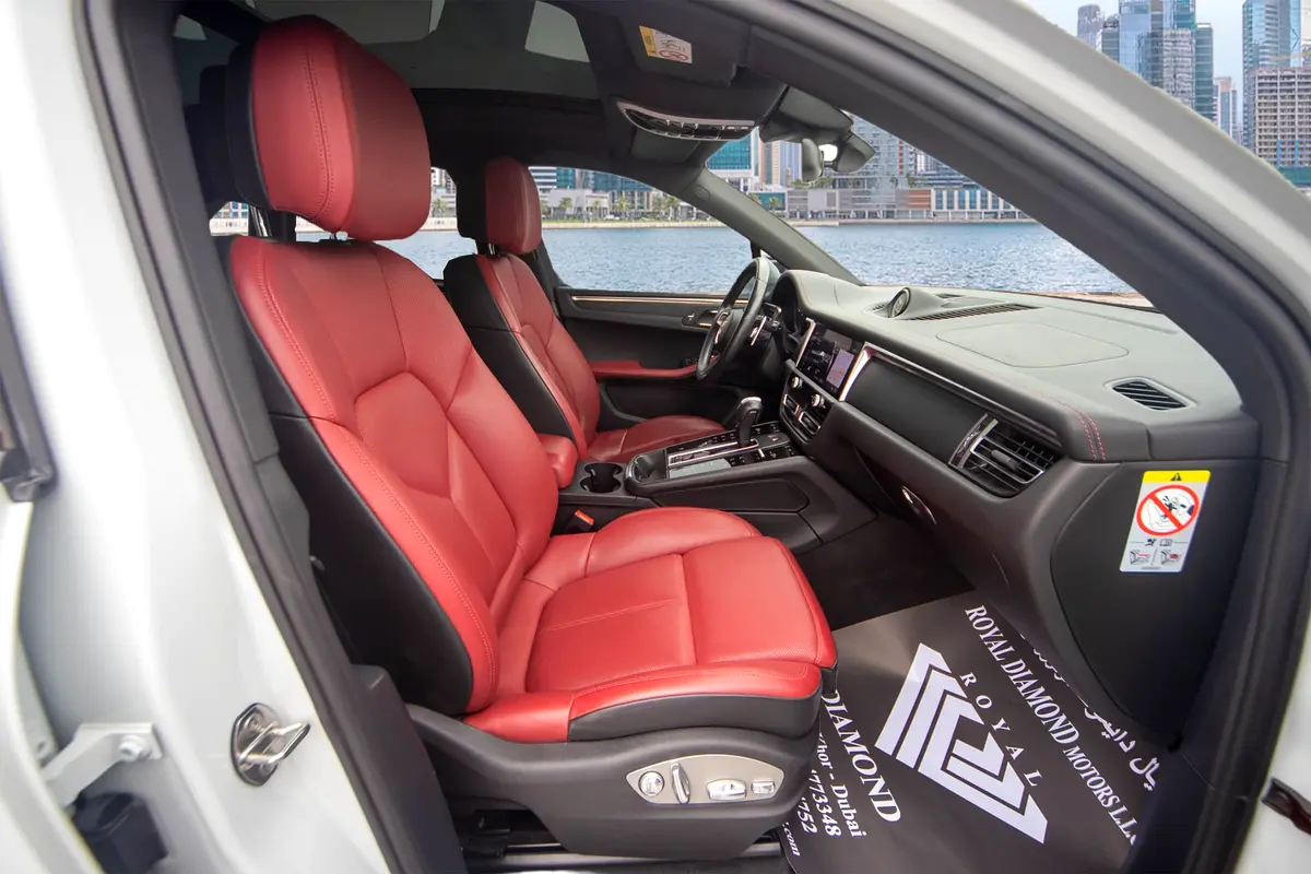 PORSCHE Macan Standard 2023 - photo 12 - Import Émirats | International Cars