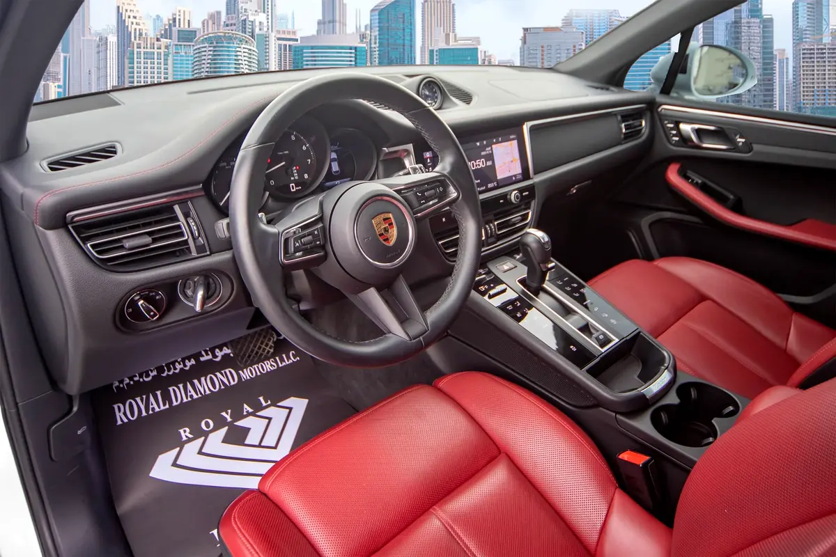 PORSCHE Macan Standard 2023 - photo 7 - Import Émirats | International Cars