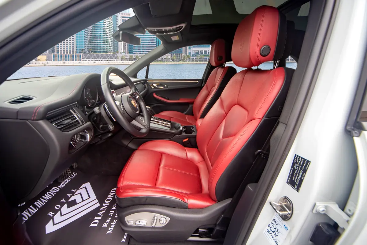 PORSCHE Macan Standard 2023 - photo 8 - Import Émirats | International Cars