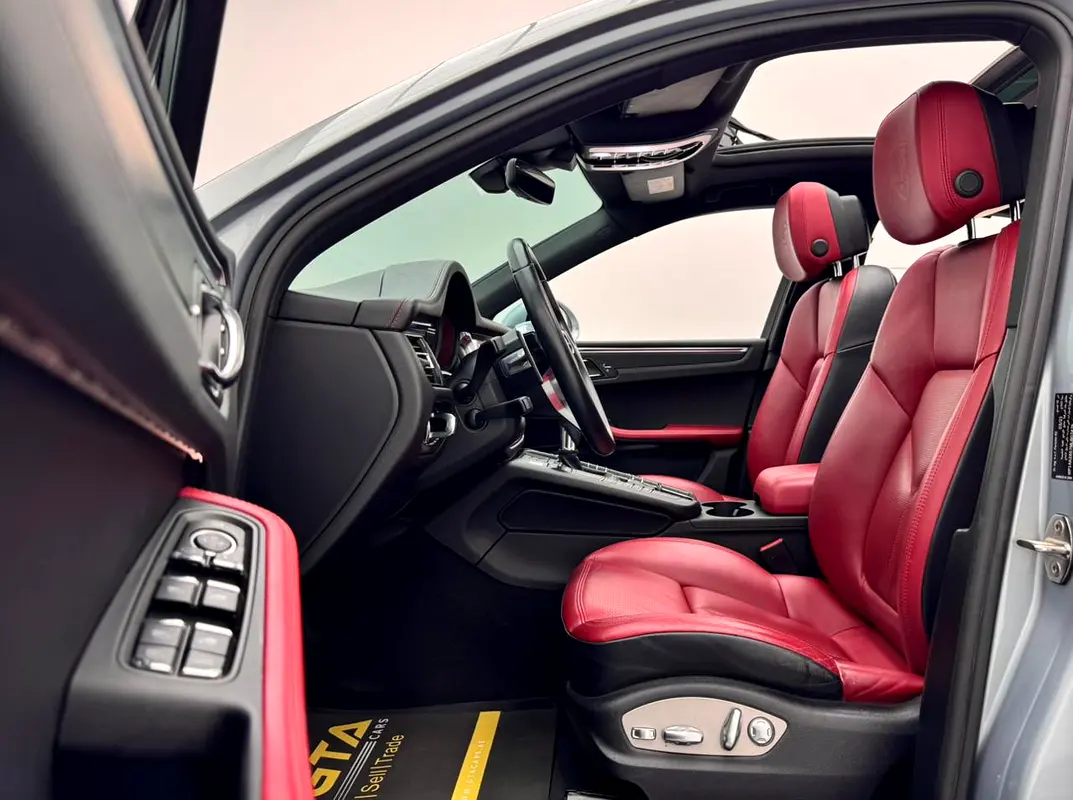 PORSCHE Macan Standard 2021 - photo 10 - Import Émirats | International Cars