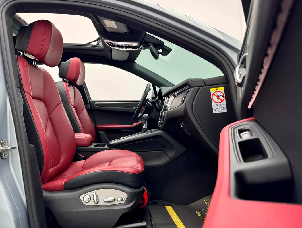 PORSCHE Macan Standard 2021 - photo 11 - Import Émirats | International Cars