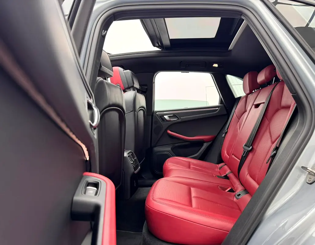 PORSCHE Macan Standard 2021 - photo 12 - Import Émirats | International Cars