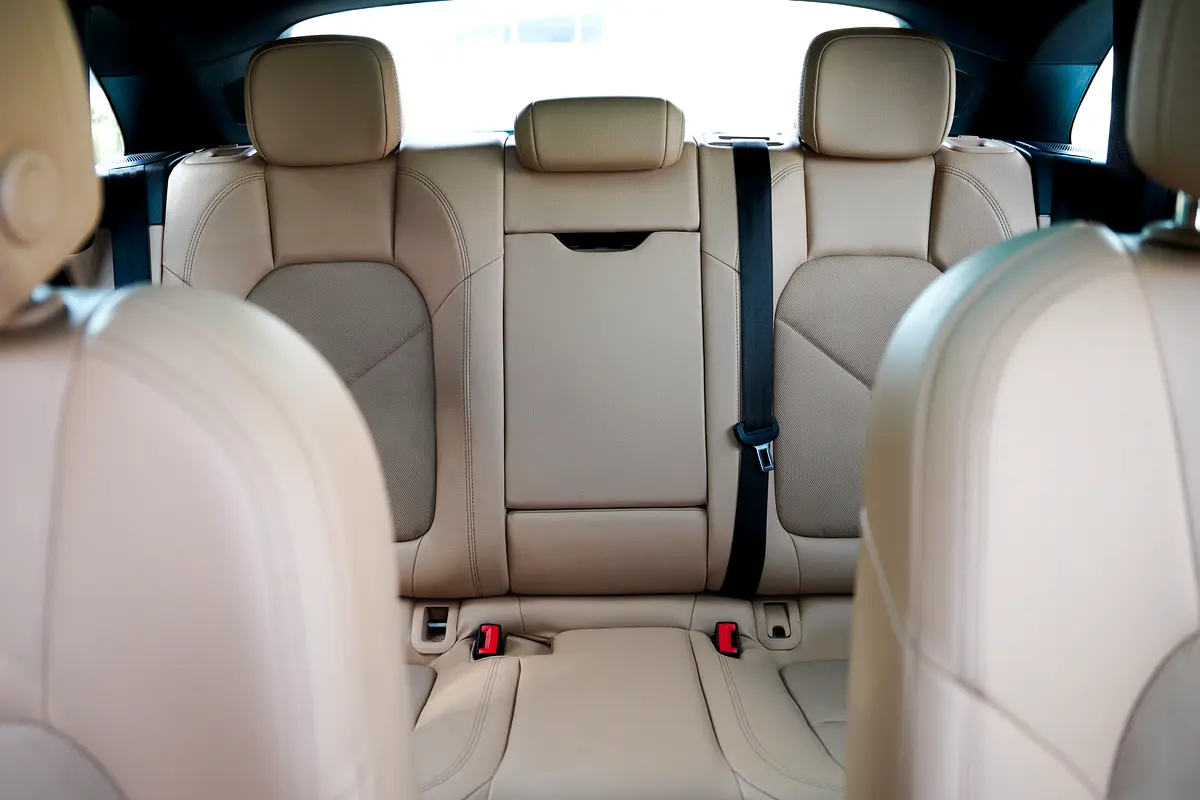 PORSCHE Macan Standard 2022 - photo 11 - Import Émirats | International Cars