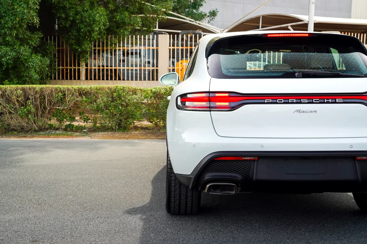 PORSCHE Macan Standard 2022 - photo 12 - Import Émirats | International Cars