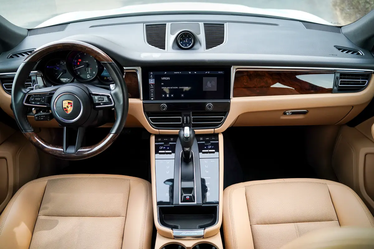 PORSCHE Macan Standard 2022 - photo 3 - Import Émirats | International Cars