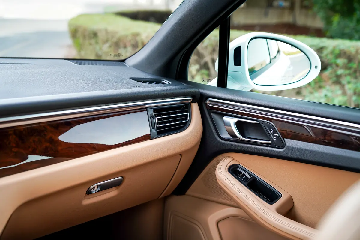 PORSCHE Macan Standard 2022 - photo 5 - Import Émirats | International Cars