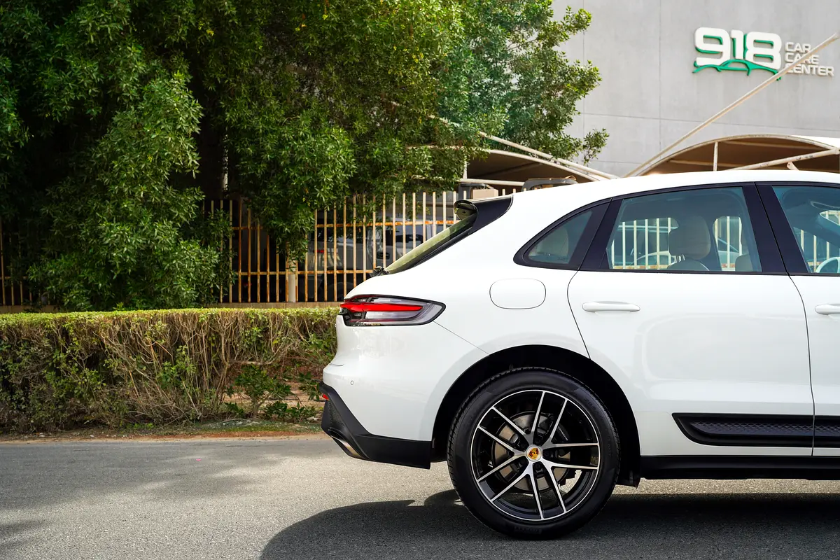PORSCHE Macan Standard 2022 - photo 6 - Import Émirats | International Cars