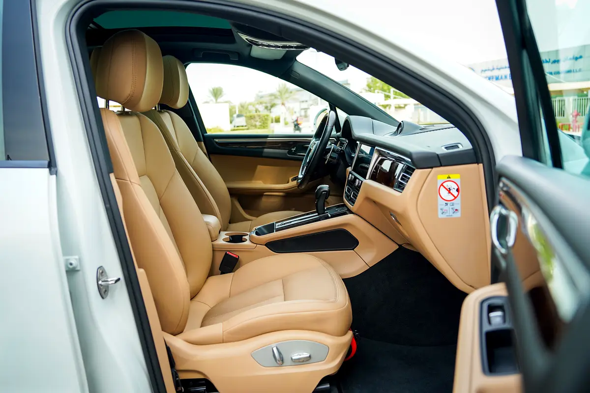 PORSCHE Macan Standard 2022 - photo 7 - Import Émirats | International Cars