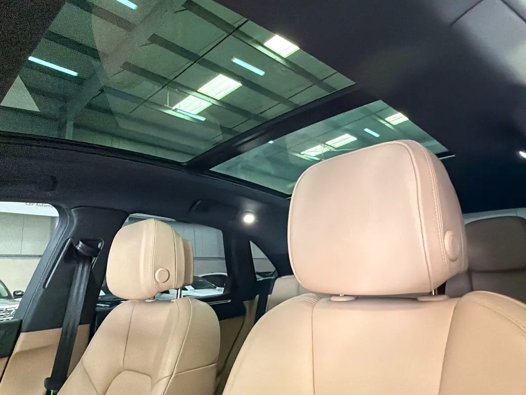 PORSCHE Macan Standard 2022 - photo 12 - Import Émirats | International Cars