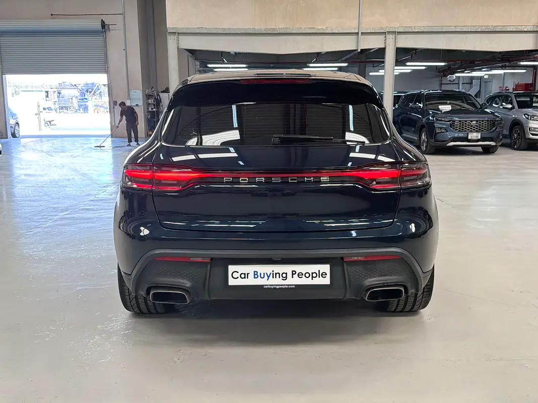 PORSCHE Macan Standard 2022 - photo 6 - Import Émirats | International Cars