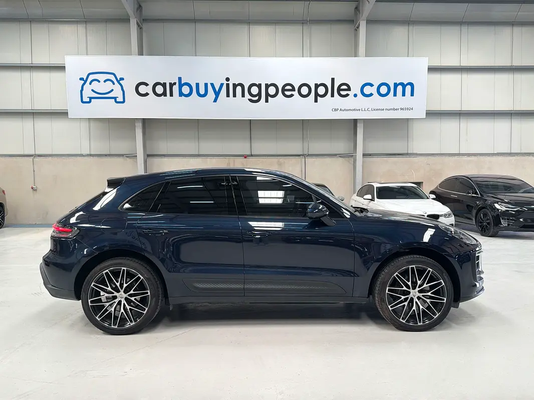 PORSCHE Macan Standard 2022 - photo 8 - Import Émirats | International Cars