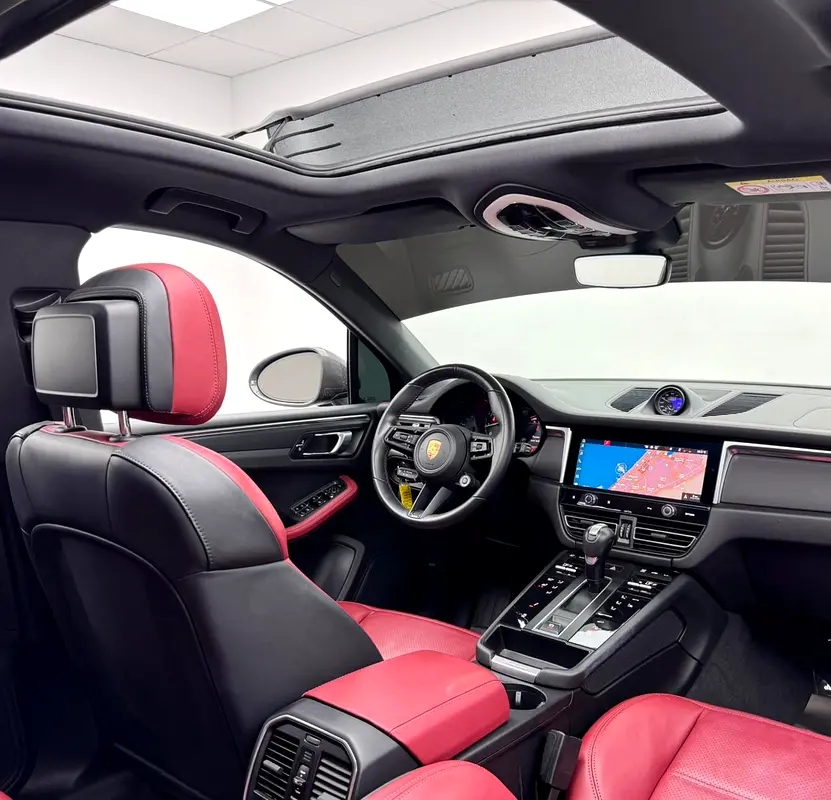 PORSCHE Macan T 2023 - photo 10 - Import Émirats | International Cars