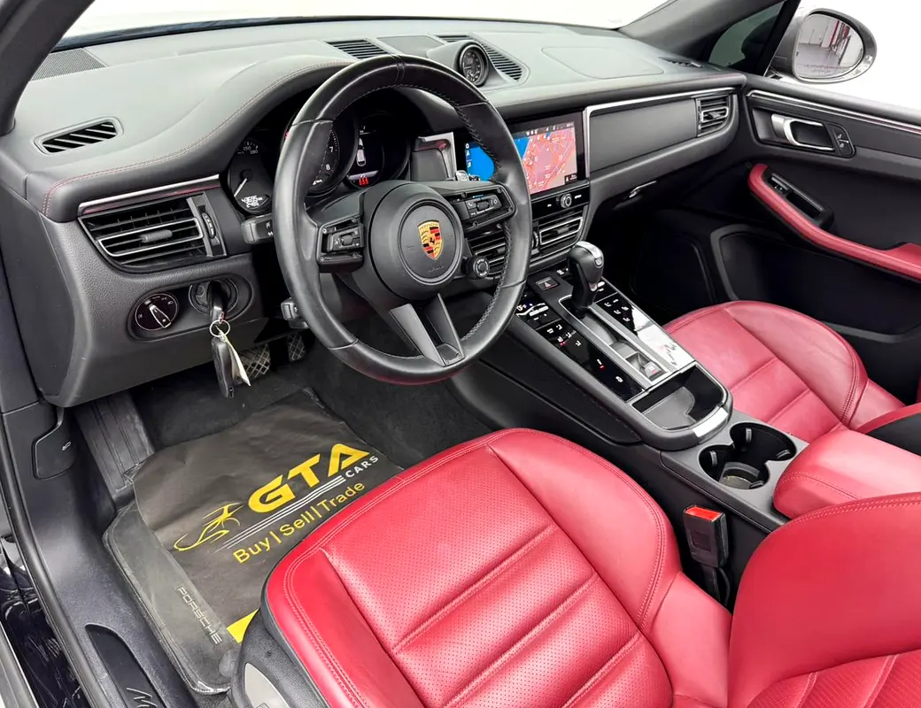 PORSCHE Macan T 2023 - photo 11 - Import Émirats | International Cars