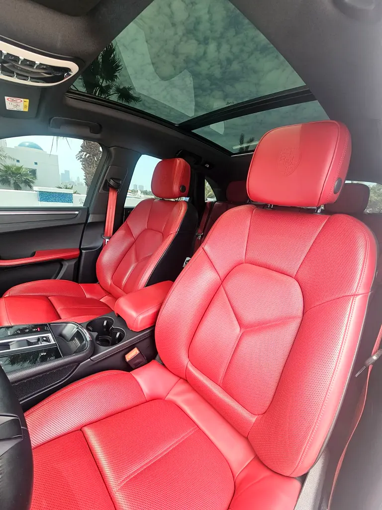PORSCHE Macan T 2024 - photo 5 - Import Émirats | International Cars