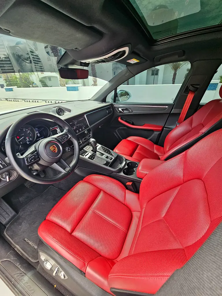 PORSCHE Macan T 2024 - photo 6 - Import Émirats | International Cars