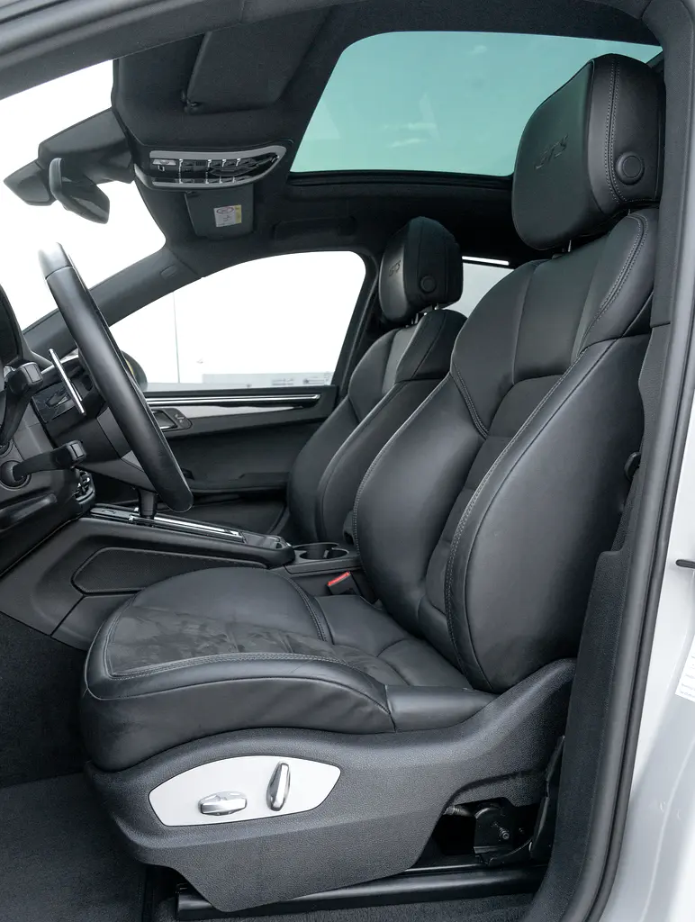 PORSCHE Macan GTS 2023 - photo 10 - Import Émirats | International Cars