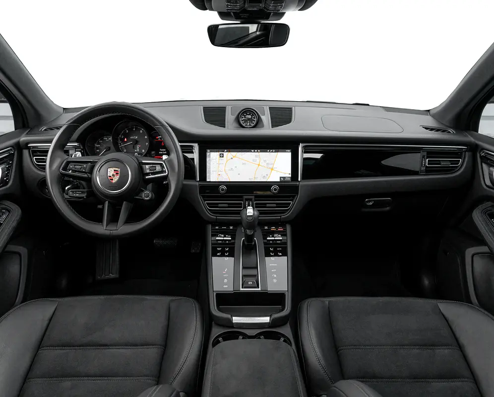 PORSCHE Macan GTS 2023 - photo 8 - Import Émirats | International Cars