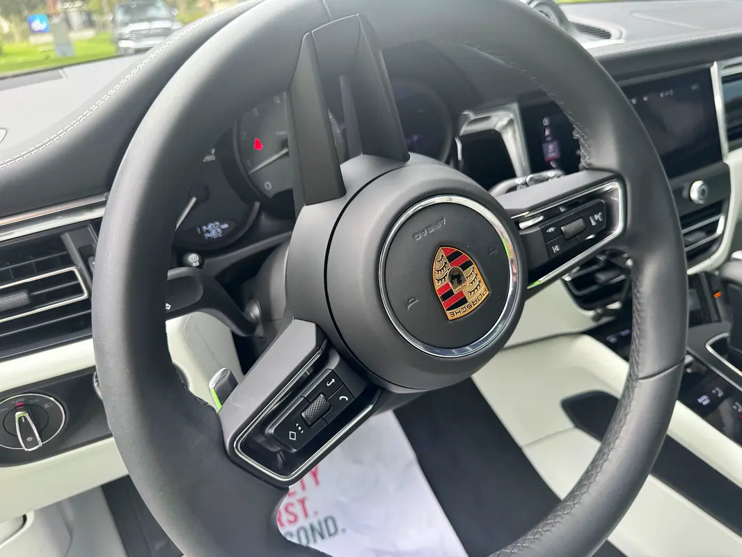 PORSCHE Macan S 2025 - photo 3 - Import Émirats | International Cars