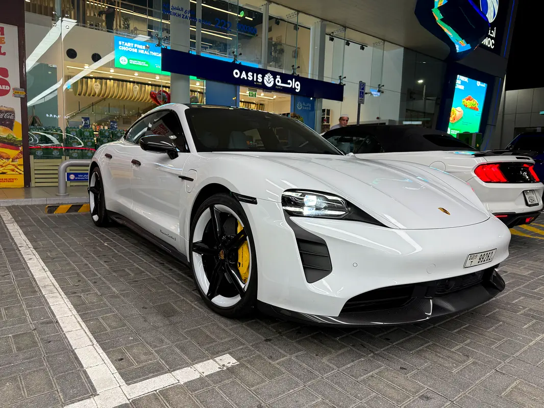 PORSCHE Taycan Turbo S 2021 - photo 2 - Import Émirats | International Cars