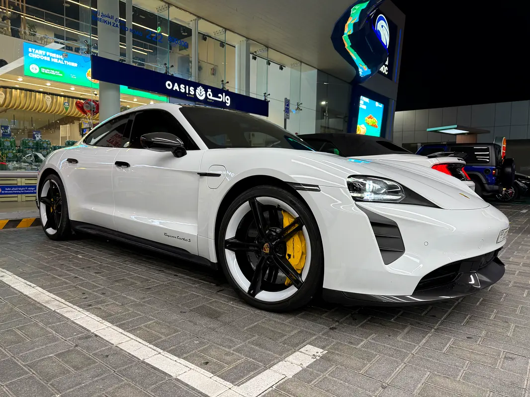 PORSCHE Taycan Turbo S 2021 - photo 3 - Import Émirats | International Cars