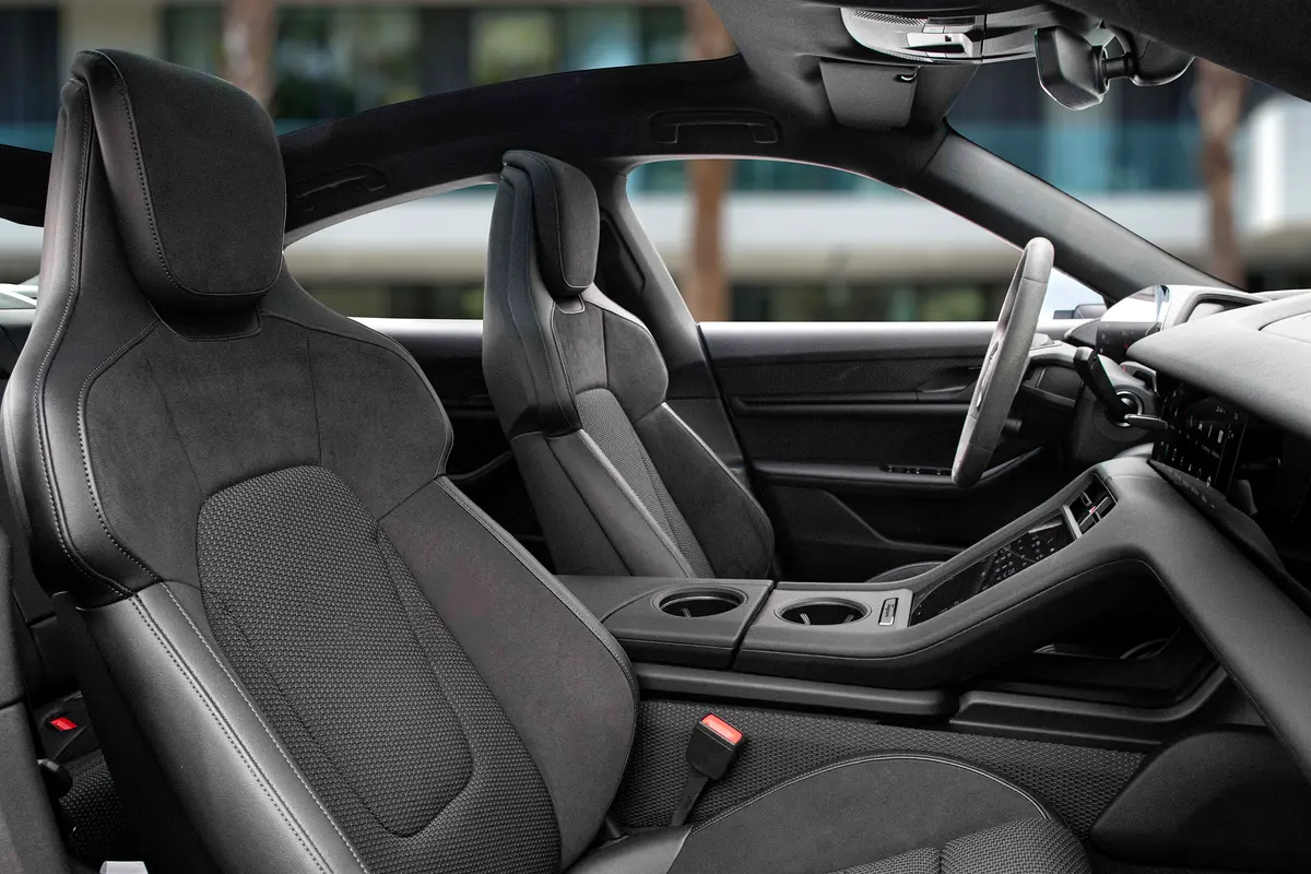 PORSCHE Taycan Standard 2023 - photo 11 - Import Émirats | International Cars