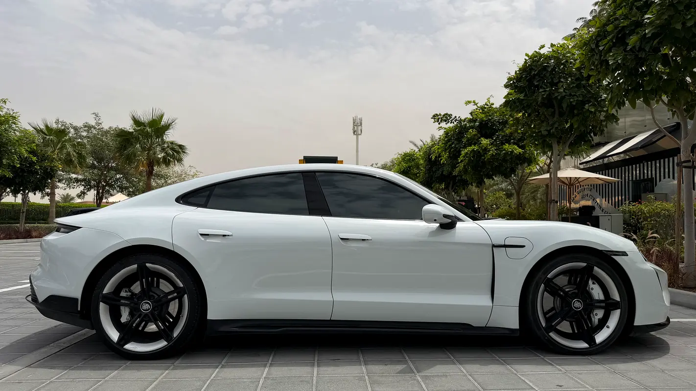 PORSCHE Taycan Turbo 2021 - photo 10 - Import Émirats | International Cars