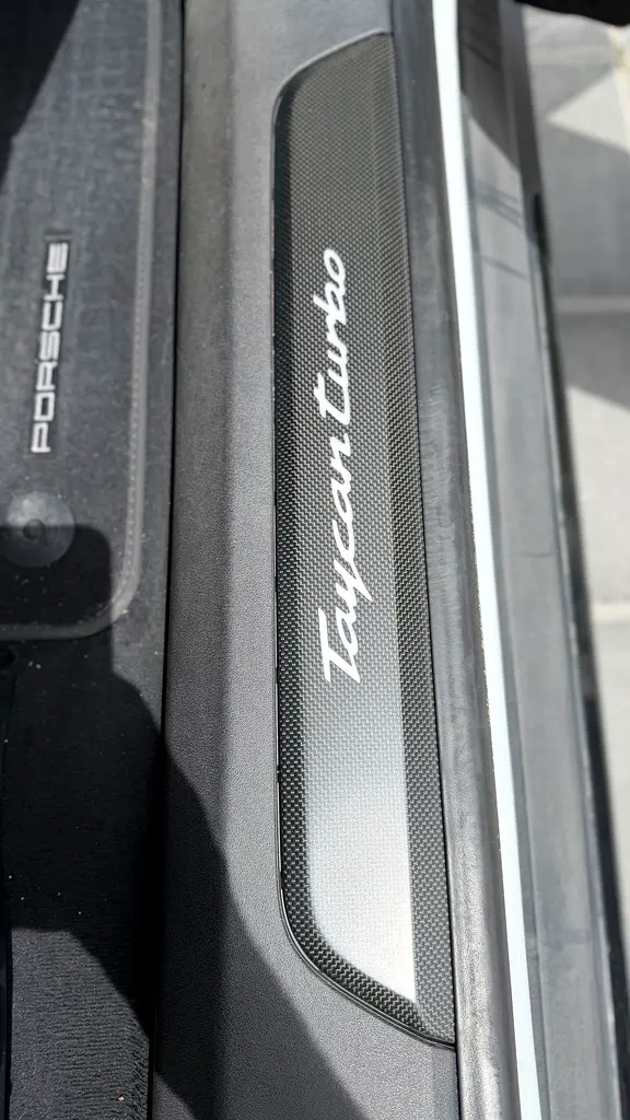 PORSCHE Taycan Turbo 2021 - photo 12 - Import Émirats | International Cars