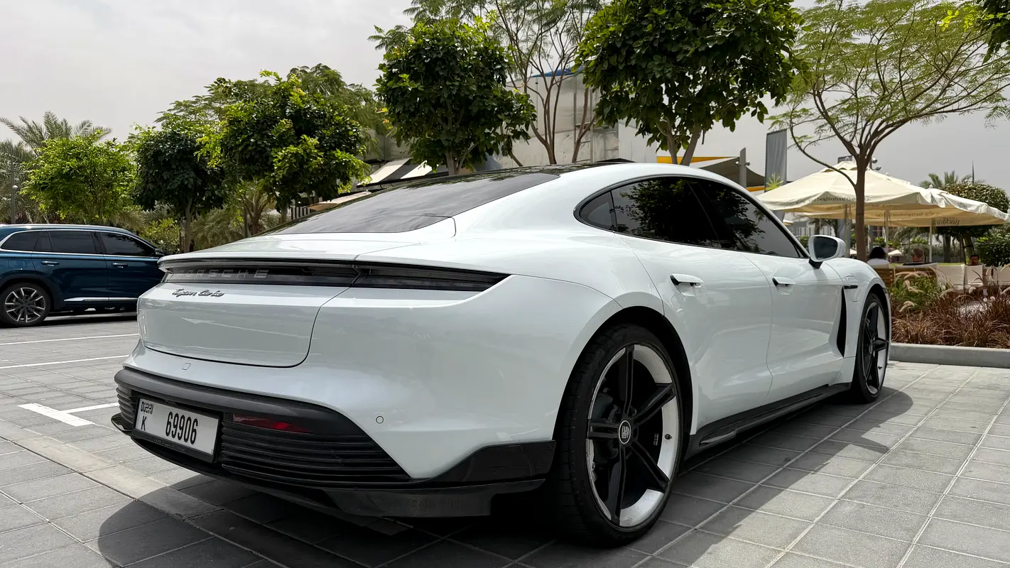 PORSCHE Taycan Turbo 2021 - photo 6 - Import Émirats | International Cars