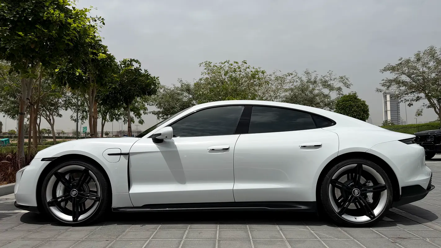 PORSCHE Taycan Turbo 2021 - photo 9 - Import Émirats | International Cars