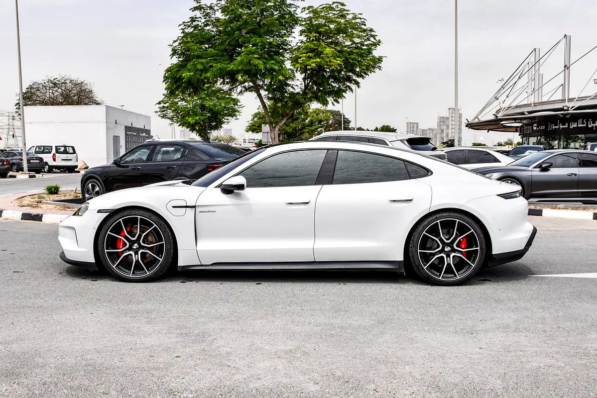 PORSCHE Taycan 4S 2025 - photo 3 - Import Émirats | International Cars