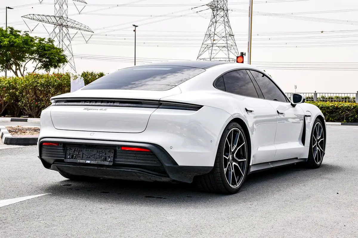 PORSCHE Taycan 4S 2025 - photo 6 - Import Émirats | International Cars