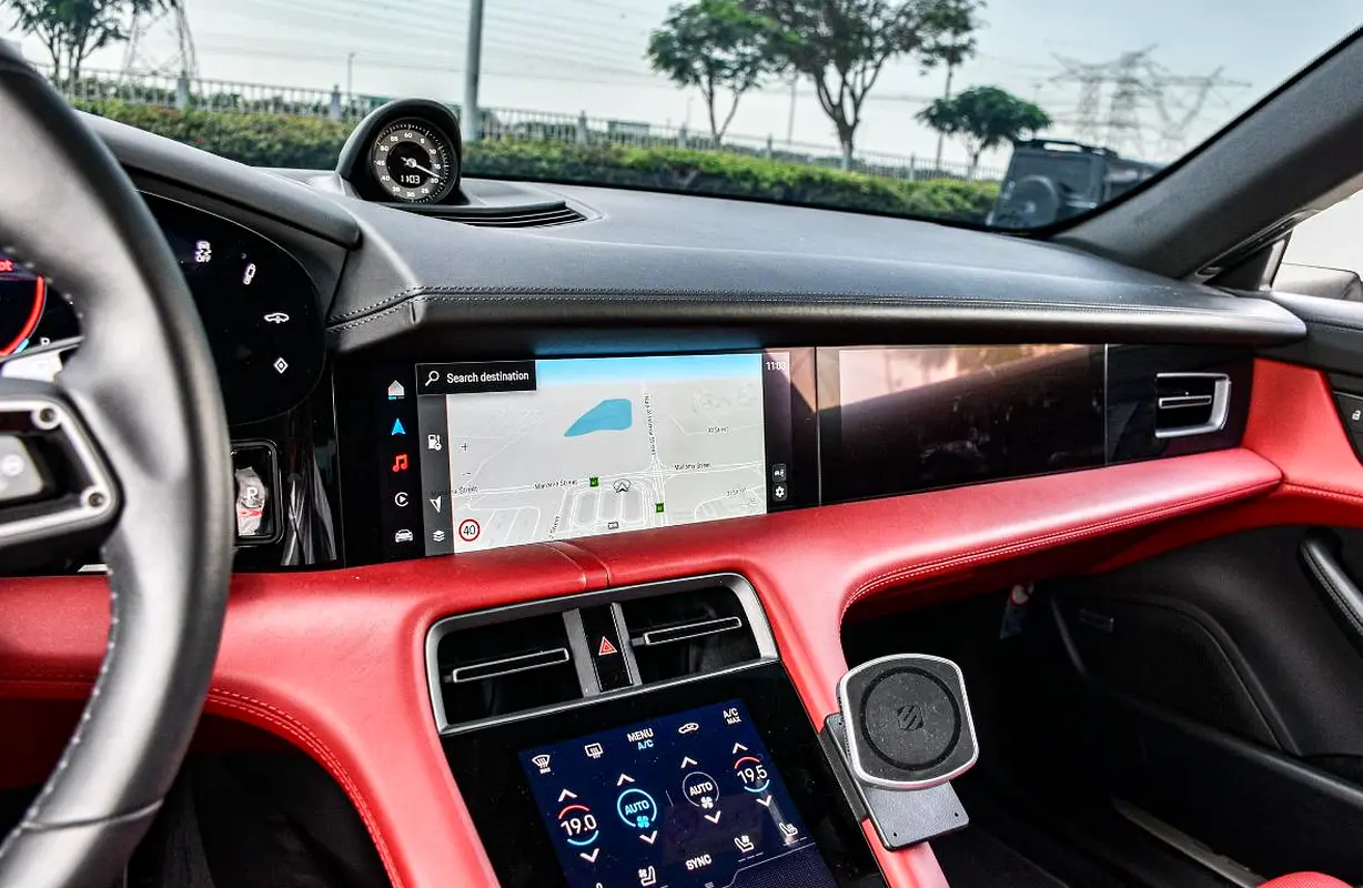 PORSCHE Taycan 4S 2025 - photo 8 - Import Émirats | International Cars