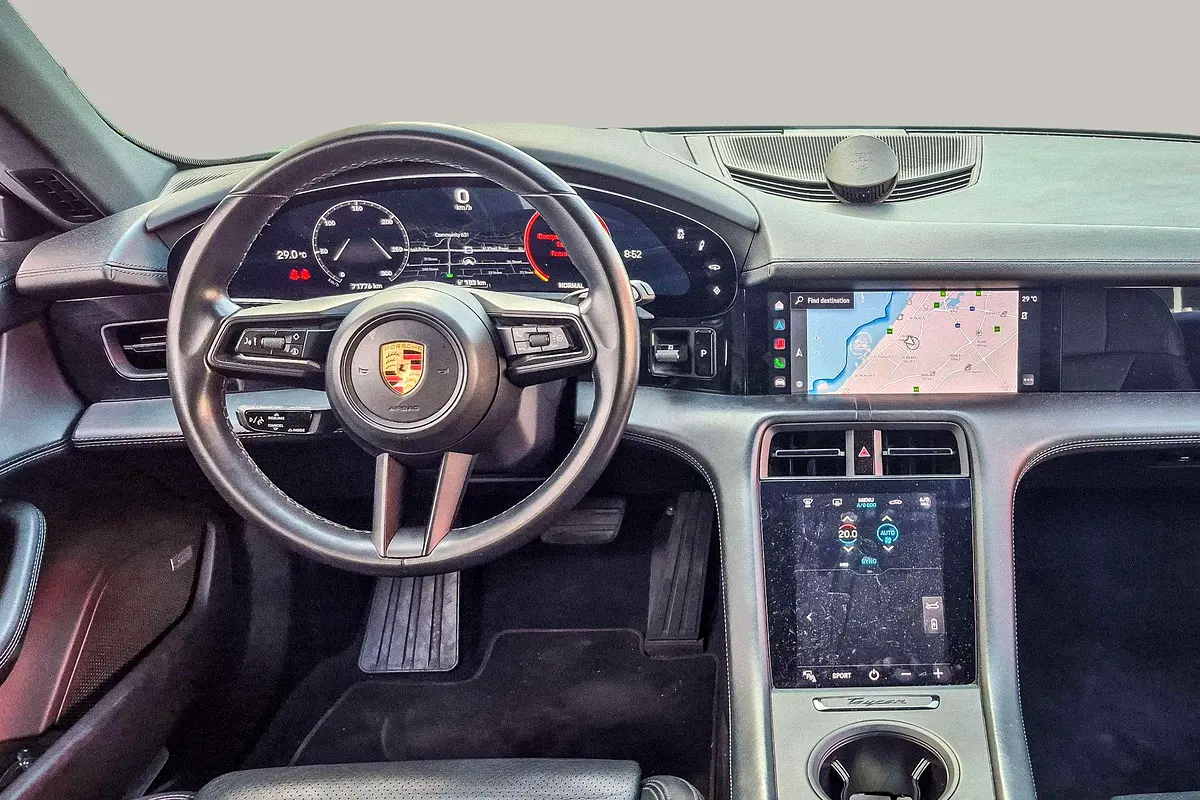 PORSCHE Taycan 4 Cross Turismo 2022 - photo 10 - Import Émirats | International Cars