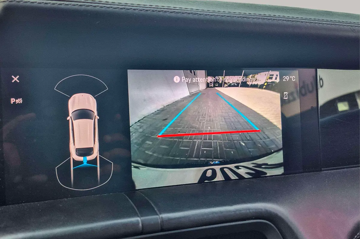 PORSCHE Taycan 4 Cross Turismo 2022 - photo 12 - Import Émirats | International Cars