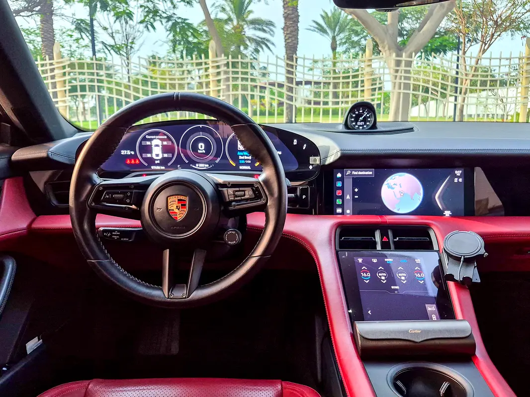 PORSCHE Taycan Standard 2023 - photo 10 - Import Émirats | International Cars