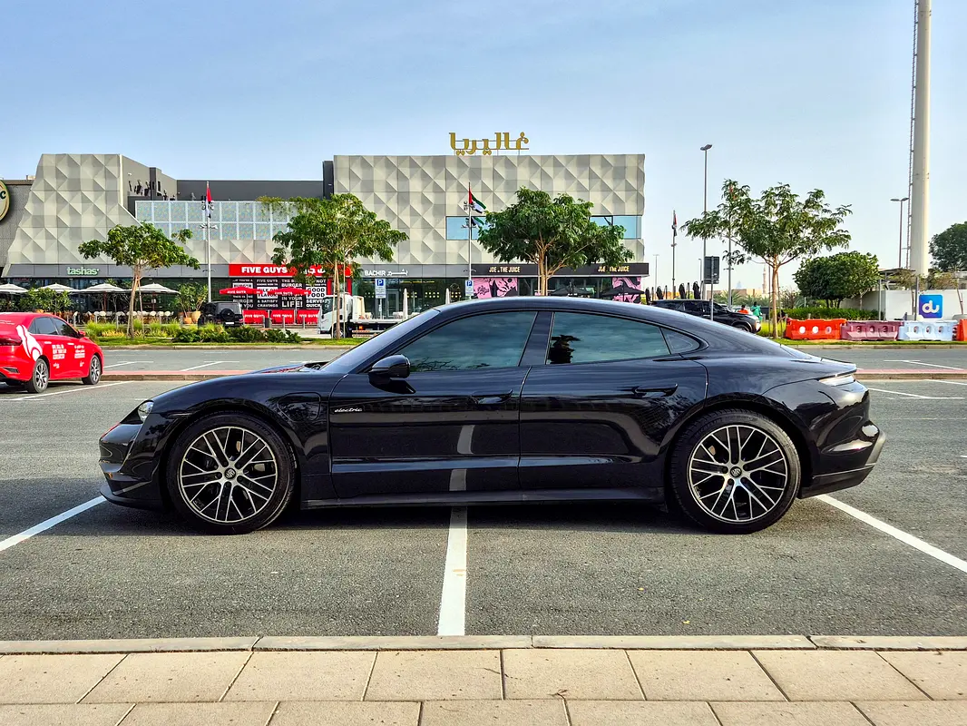 PORSCHE Taycan Standard 2023 - photo 5 - Import Émirats | International Cars