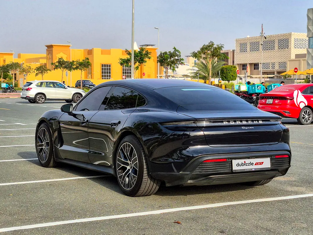 PORSCHE Taycan Standard 2023 - photo 8 - Import Émirats | International Cars