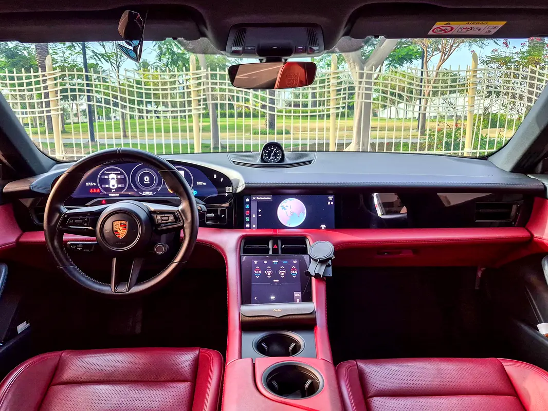 PORSCHE Taycan Standard 2023 - photo 9 - Import Émirats | International Cars