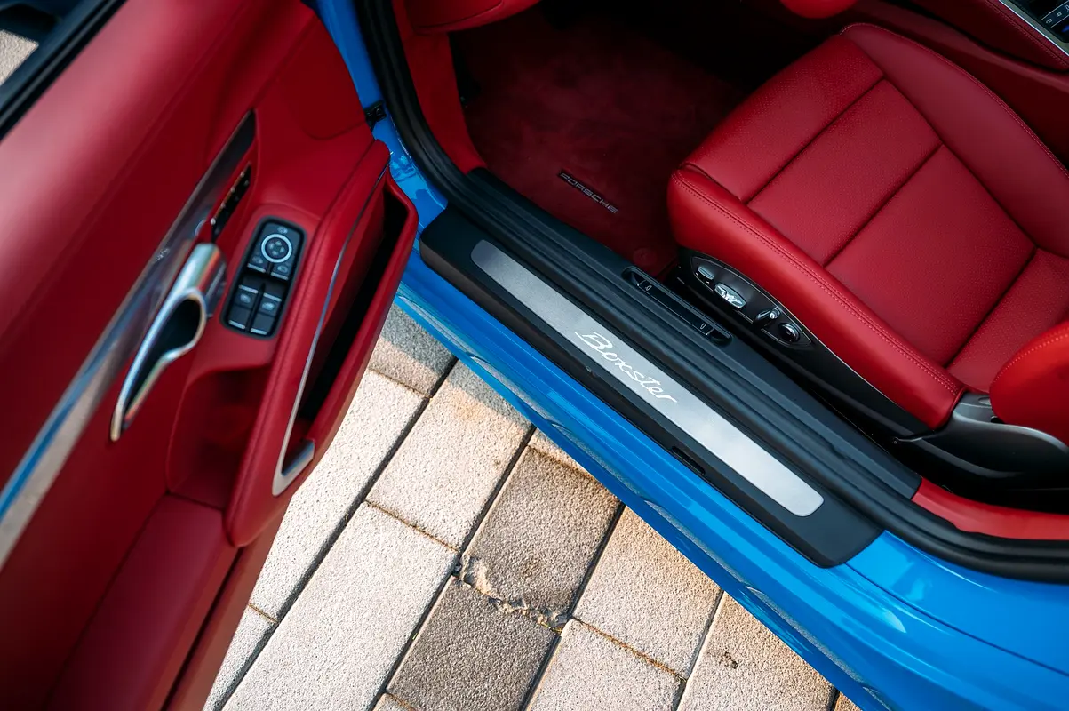 PORSCHE 718 Spyder Boxster 2023 - photo 10 - Import Émirats | International Cars