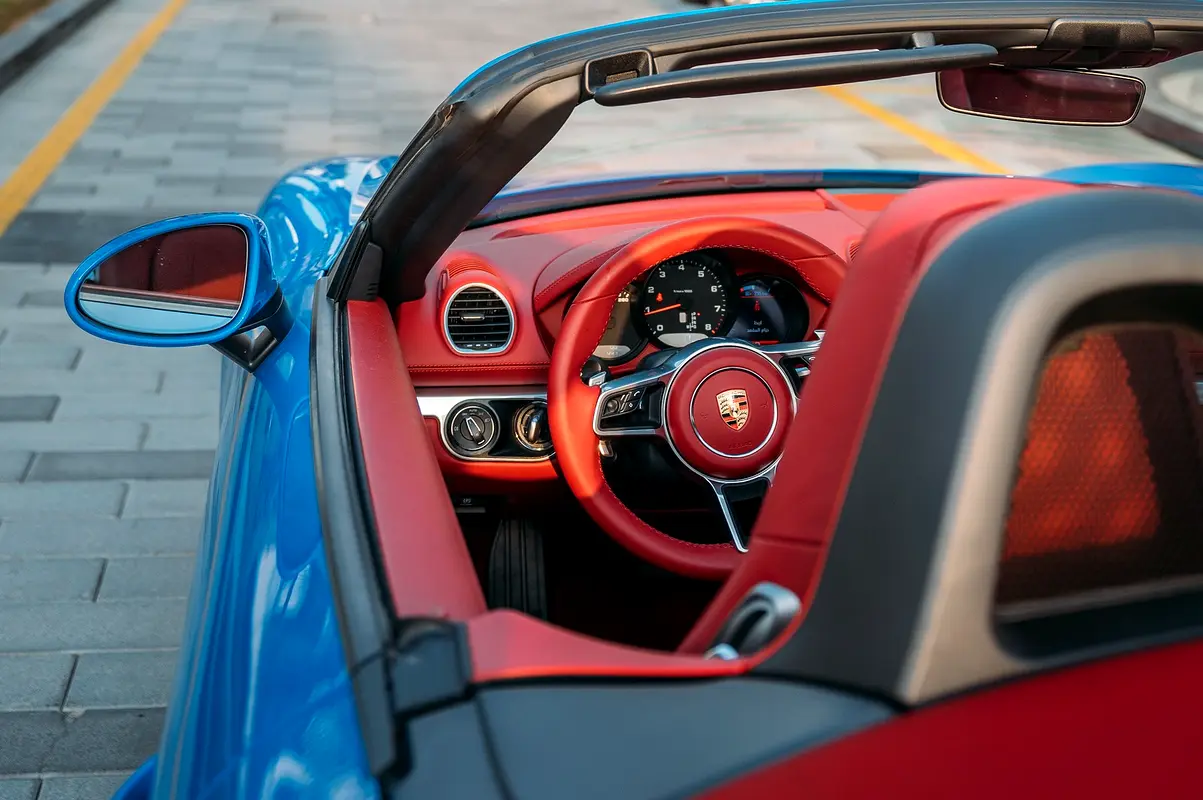 PORSCHE 718 Spyder Boxster 2023 - photo 11 - Import Émirats | International Cars