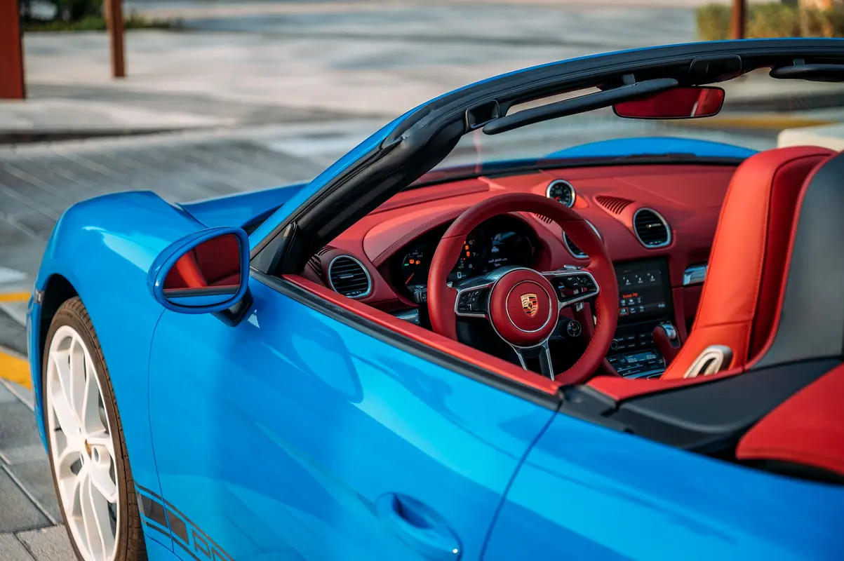 PORSCHE 718 Spyder Boxster 2023 - photo 12 - Import Émirats | International Cars