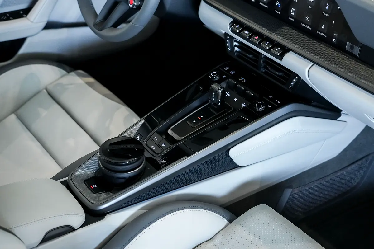 PORSCHE Carrera / 911 Carrera S 2025 - photo 11 - Import Émirats | International Cars