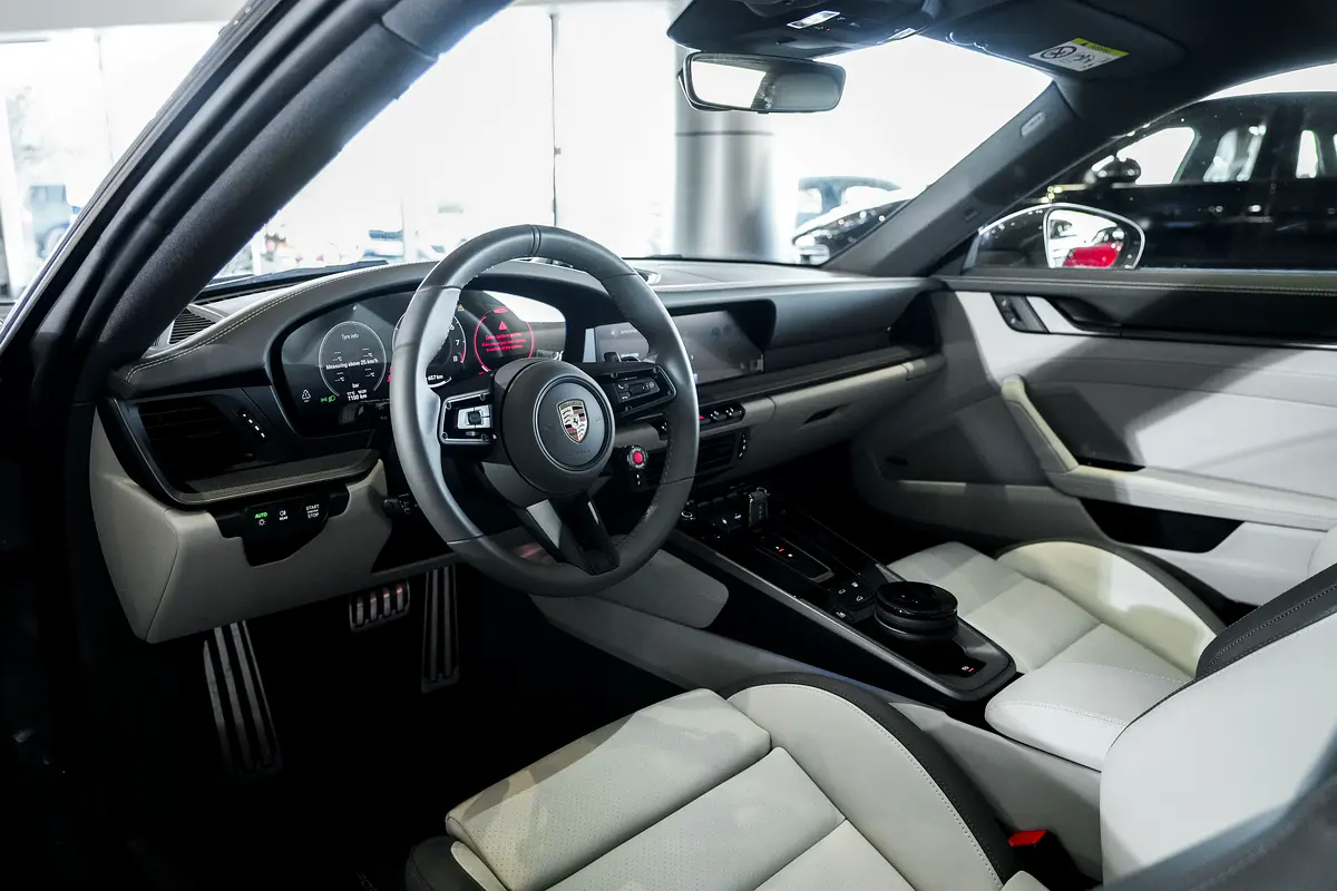 PORSCHE Carrera / 911 Carrera S 2025 - photo 12 - Import Émirats | International Cars